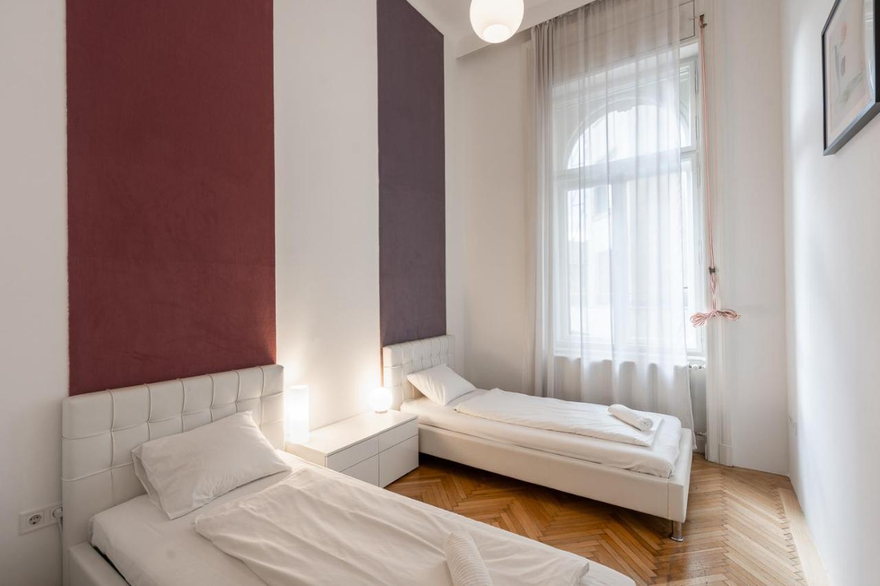 Bright Two-Bedroom Home By The New York Palace Budapest Exterior foto